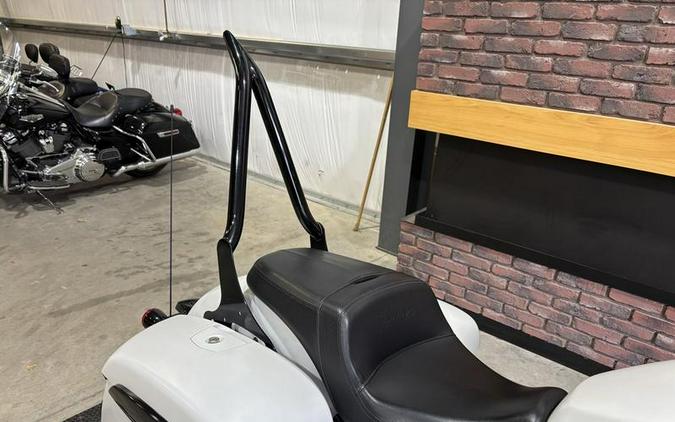 2020 Indian Motorcycle® Challenger Dark Horse White Smoke