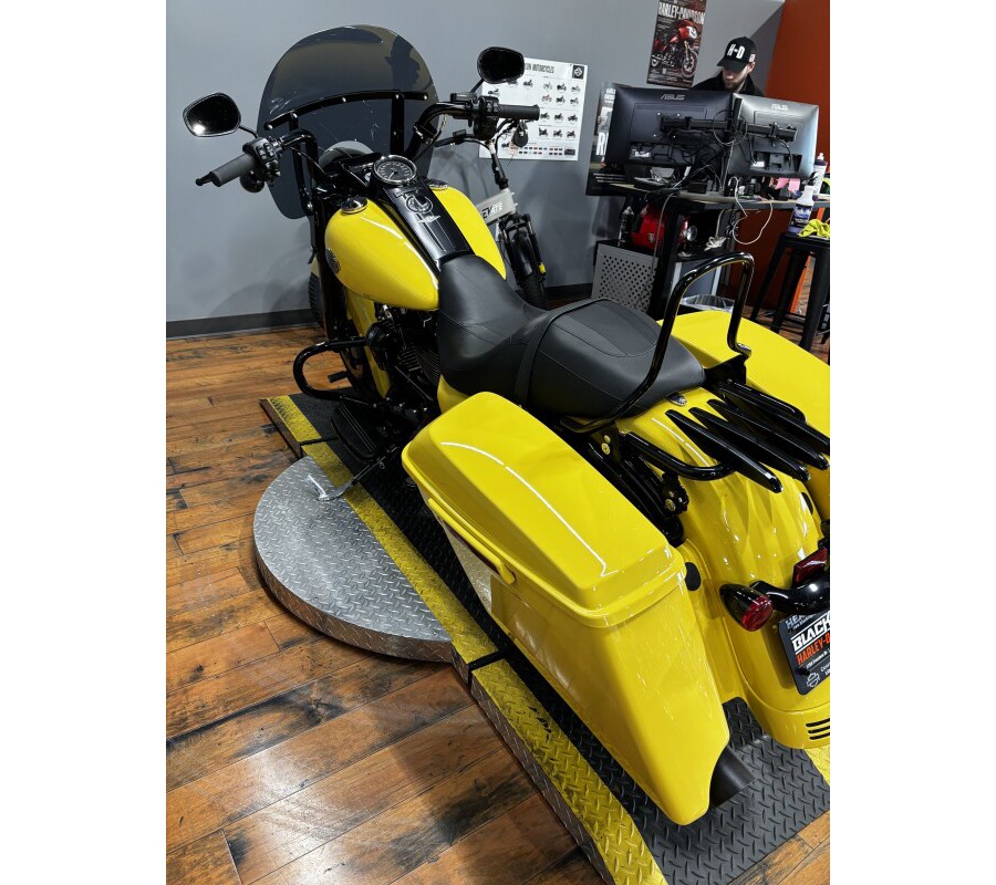 2023 Harley-Davidson® Road King® Special INDUSTRIAL YLW