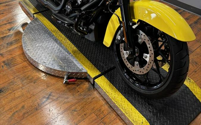 2023 Harley-Davidson® Road King® Special INDUSTRIAL YLW