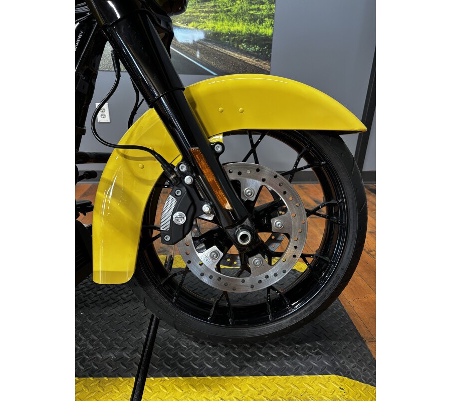 2023 Harley-Davidson® Road King® Special INDUSTRIAL YLW