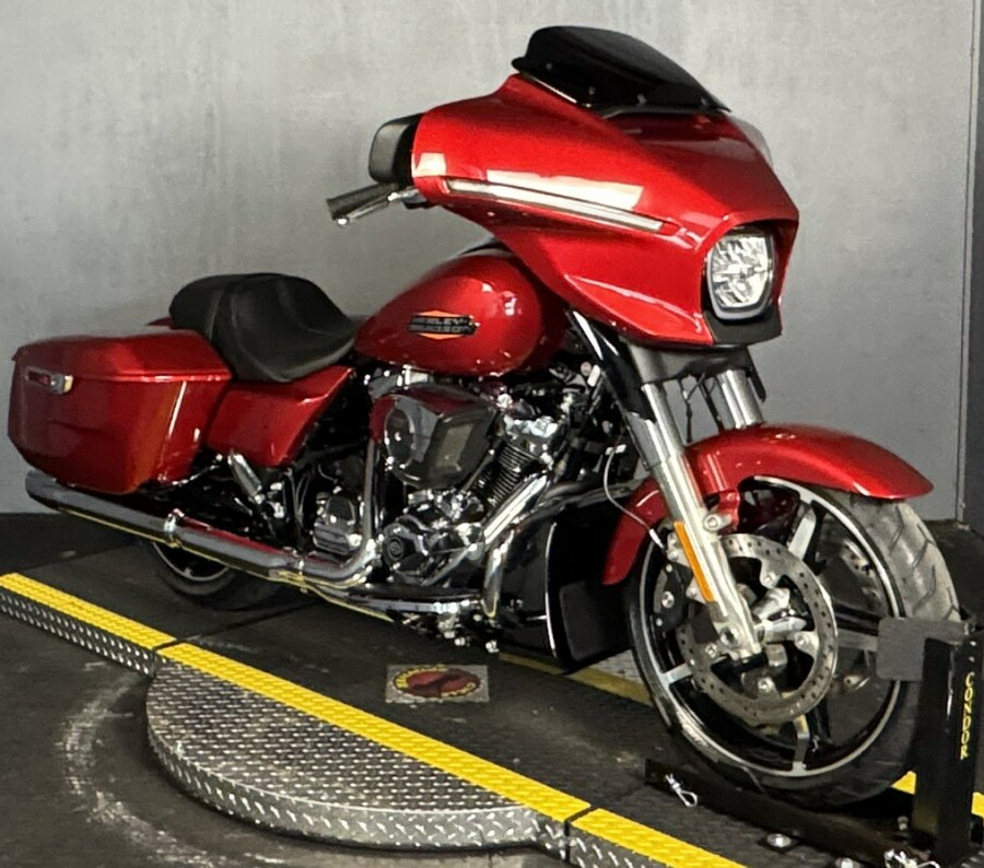 2025 Harley-Davidson Street Glide® FLHX BRILLIANT RED
