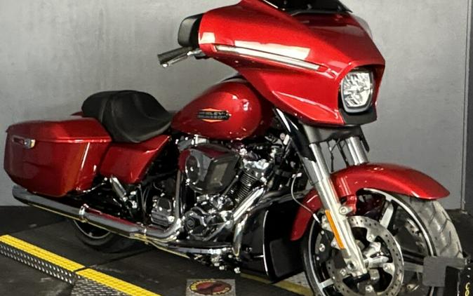 2025 Harley-Davidson Street Glide® FLHX BRILLIANT RED