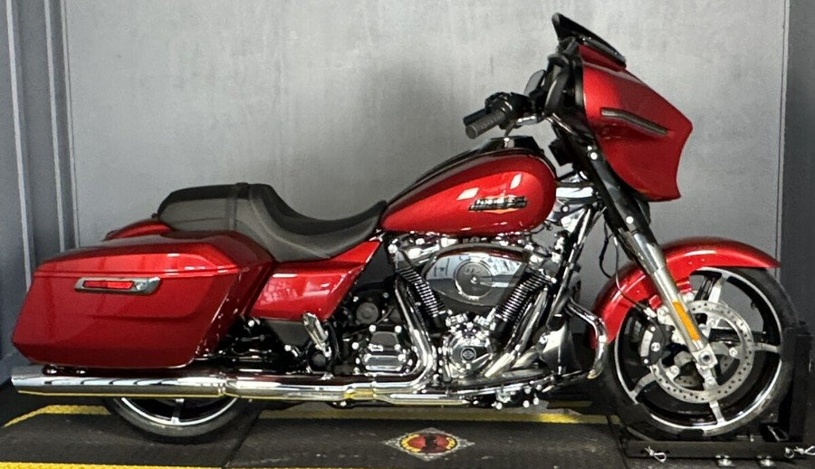 2025 Harley-Davidson Street Glide® FLHX BRILLIANT RED