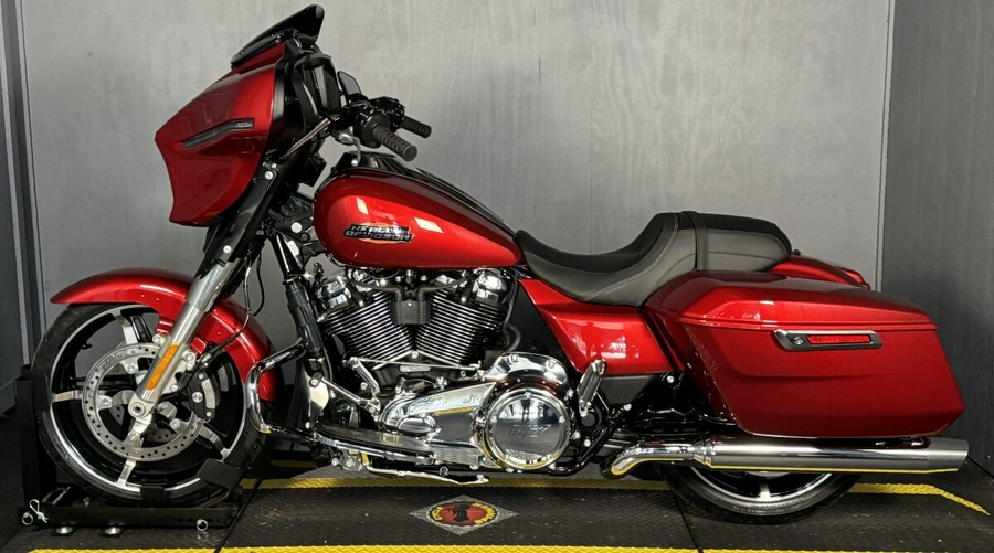 2025 Harley-Davidson Street Glide® FLHX BRILLIANT RED