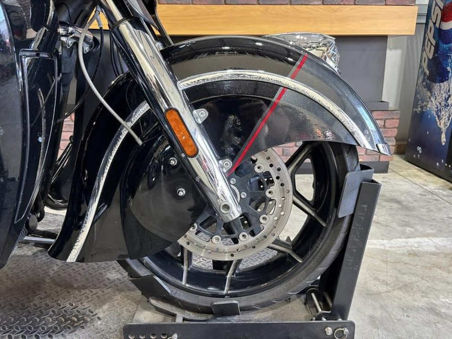 2020 Indian Motorcycle® Roadmaster® Elite Thunder Black Vivid Crystal Over Gunmetal Flake