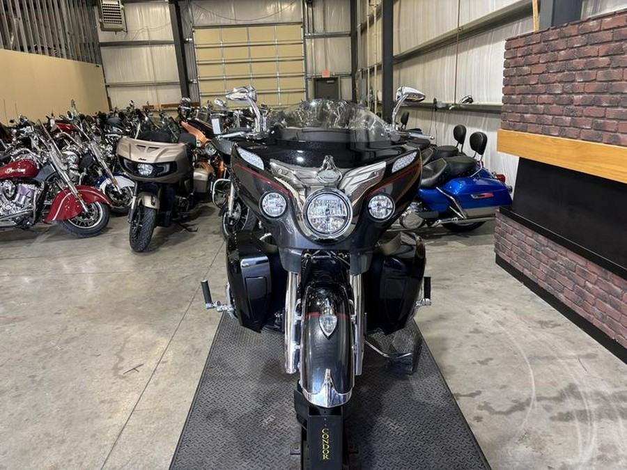 2020 Indian Motorcycle® Roadmaster® Elite Thunder Black Vivid Crystal Over Gunmetal Flake