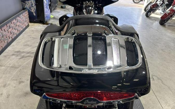 2020 Indian Motorcycle® Roadmaster® Elite Thunder Black Vivid Crystal Over Gunmetal Flake