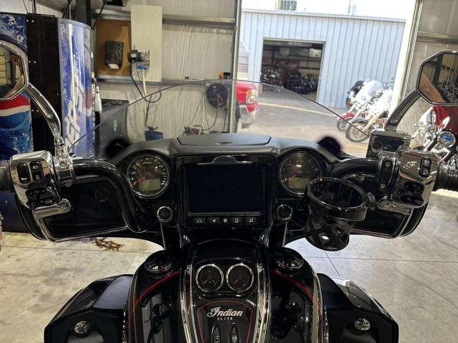 2020 Indian Motorcycle® Roadmaster® Elite Thunder Black Vivid Crystal Over Gunmetal Flake