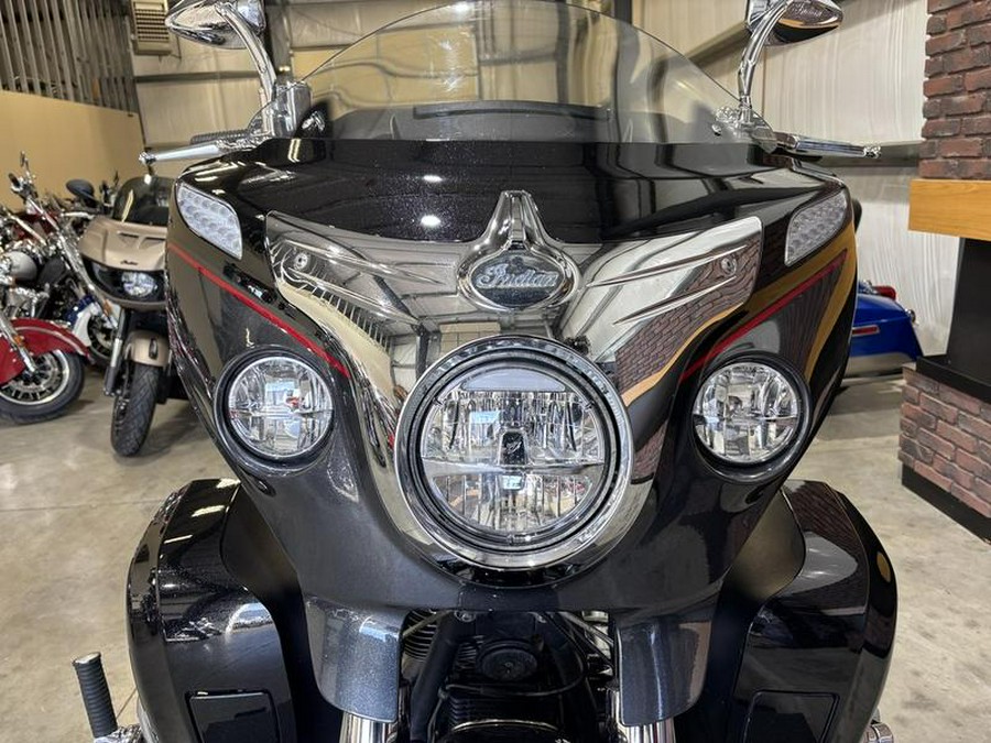 2020 Indian Motorcycle® Roadmaster® Elite Thunder Black Vivid Crystal Over Gunmetal Flake