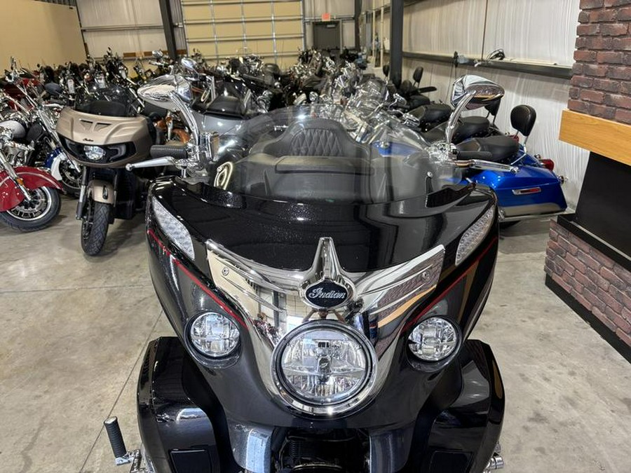2020 Indian Motorcycle® Roadmaster® Elite Thunder Black Vivid Crystal Over Gunmetal Flake