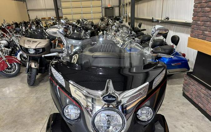 2020 Indian Motorcycle® Roadmaster® Elite Thunder Black Vivid Crystal Over Gunmetal Flake