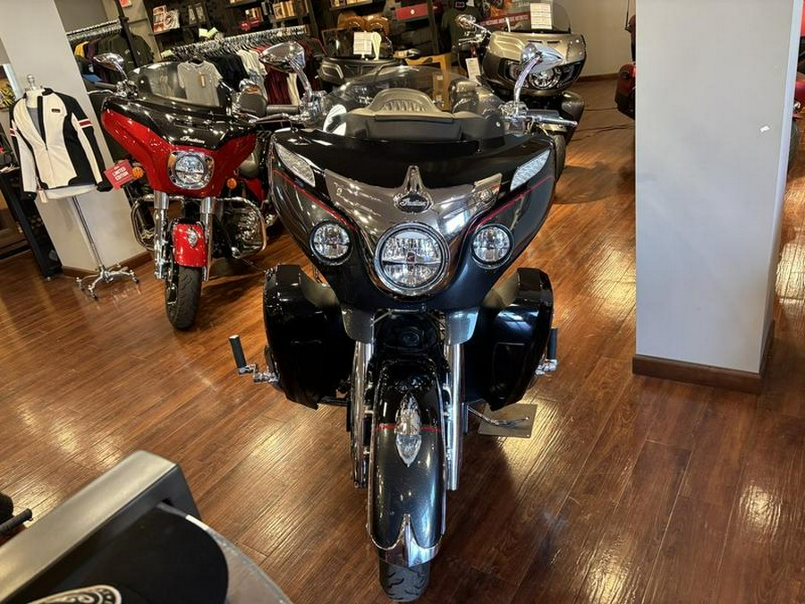 2020 Indian Motorcycle® Roadmaster® Elite Thunder Black Vivid Crystal Over Gunmetal Flake