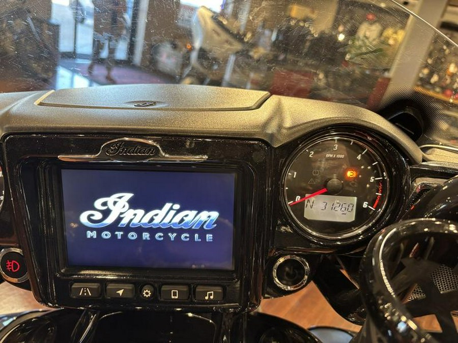 2020 Indian Motorcycle® Roadmaster® Elite Thunder Black Vivid Crystal Over Gunmetal Flake