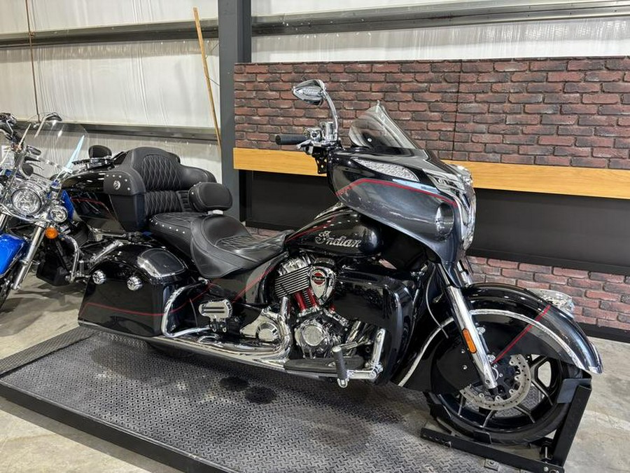 2020 Indian Motorcycle® Roadmaster® Elite Thunder Black Vivid Crystal Over Gunmetal Flake