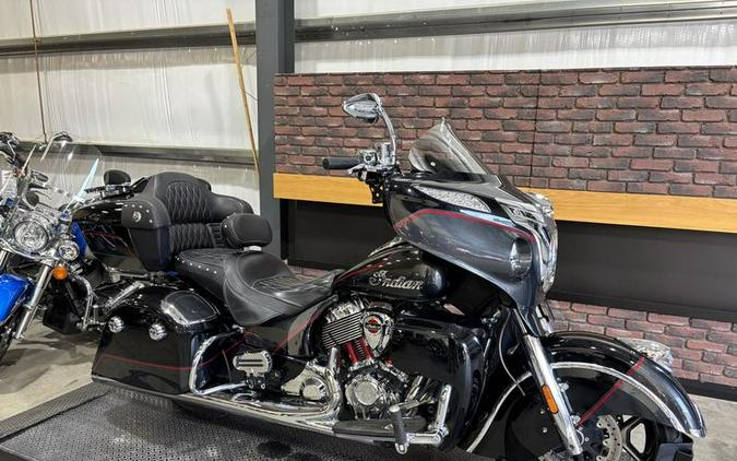 2020 Indian Motorcycle® Roadmaster® Elite Thunder Black Vivid Crystal Over Gunmetal Flake