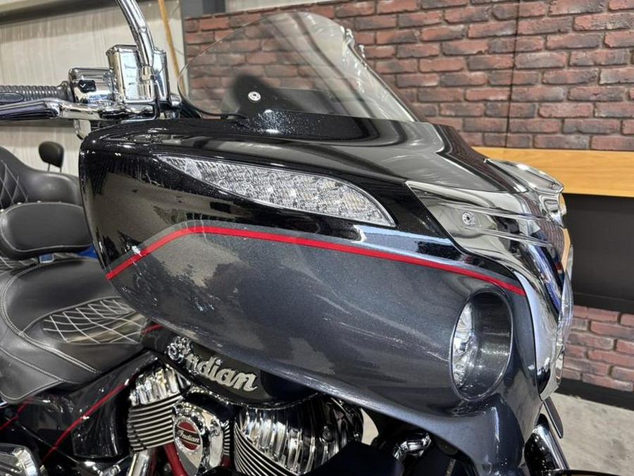 2020 Indian Motorcycle® Roadmaster® Elite Thunder Black Vivid Crystal Over Gunmetal Flake