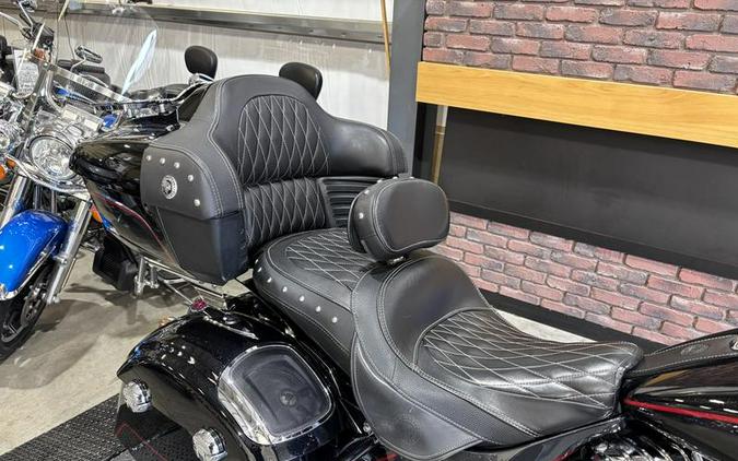 2020 Indian Motorcycle® Roadmaster® Elite Thunder Black Vivid Crystal Over Gunmetal Flake