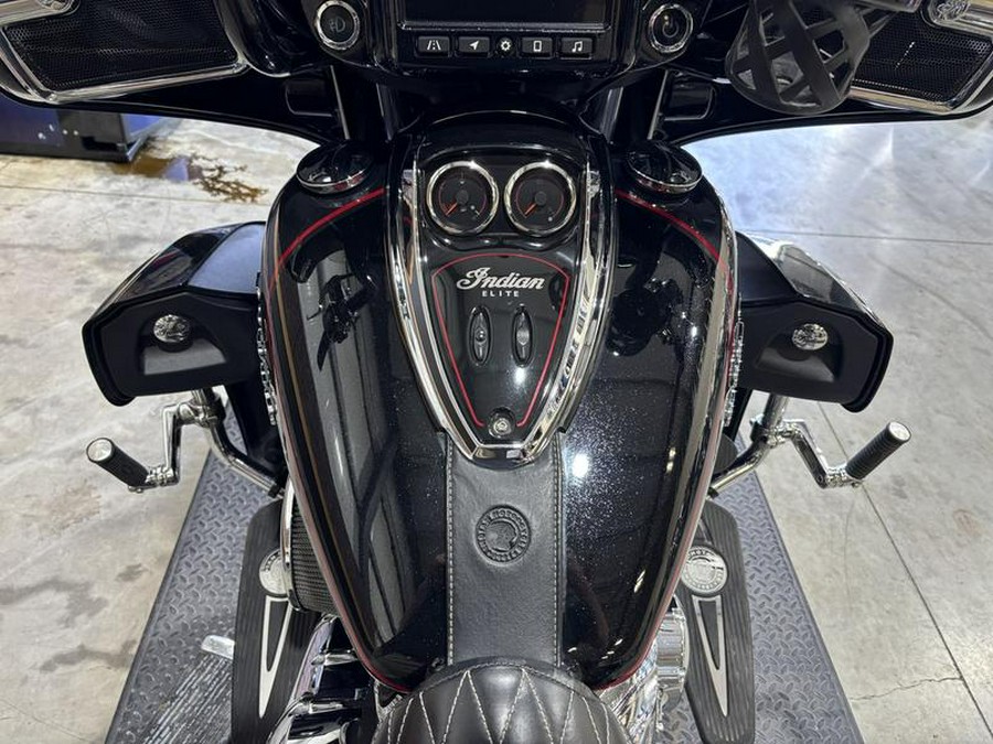 2020 Indian Motorcycle® Roadmaster® Elite Thunder Black Vivid Crystal Over Gunmetal Flake