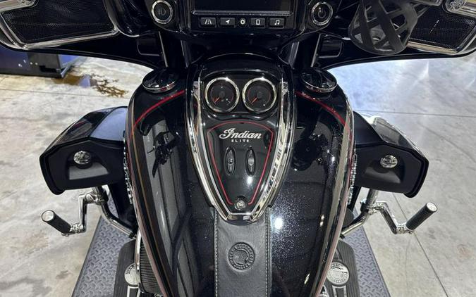 2020 Indian Motorcycle® Roadmaster® Elite Thunder Black Vivid Crystal Over Gunmetal Flake
