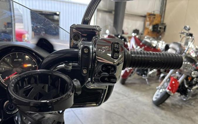 2020 Indian Motorcycle® Roadmaster® Elite Thunder Black Vivid Crystal Over Gunmetal Flake