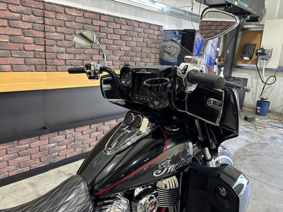 2020 Indian Motorcycle® Roadmaster® Elite Thunder Black Vivid Crystal Over Gunmetal Flake