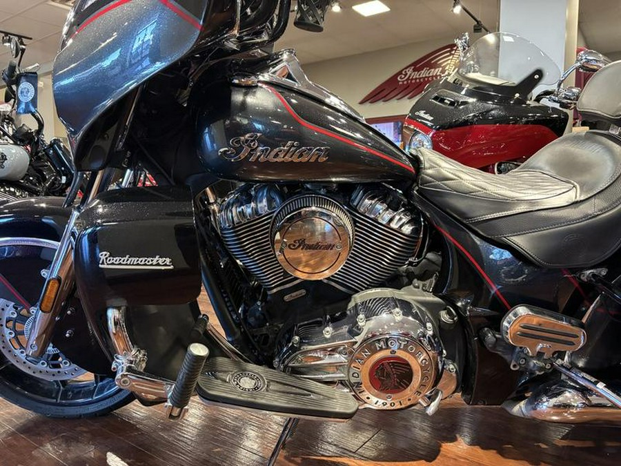2020 Indian Motorcycle® Roadmaster® Elite Thunder Black Vivid Crystal Over Gunmetal Flake