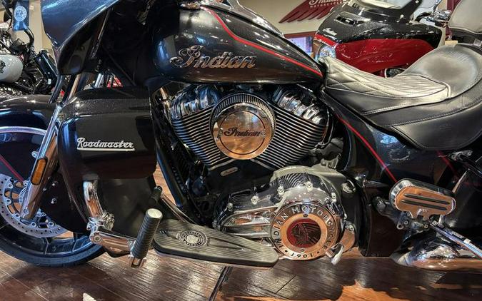 2020 Indian Motorcycle® Roadmaster® Elite Thunder Black Vivid Crystal Over Gunmetal Flake