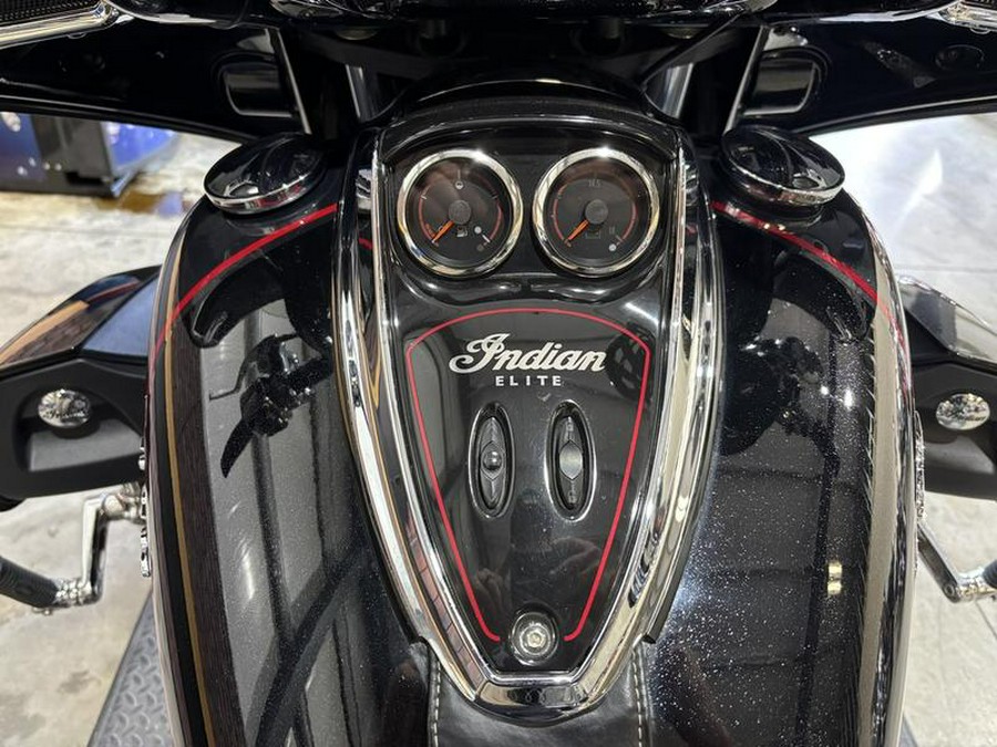 2020 Indian Motorcycle® Roadmaster® Elite Thunder Black Vivid Crystal Over Gunmetal Flake