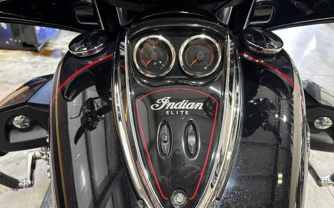 2020 Indian Motorcycle® Roadmaster® Elite Thunder Black Vivid Crystal Over Gunmetal Flake