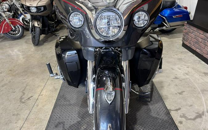 2020 Indian Motorcycle® Roadmaster® Elite Thunder Black Vivid Crystal Over Gunmetal Flake