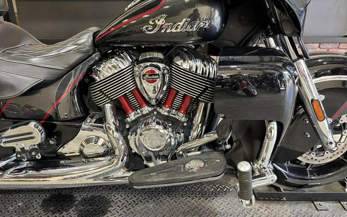 2020 Indian Motorcycle® Roadmaster® Elite Thunder Black Vivid Crystal Over Gunmetal Flake