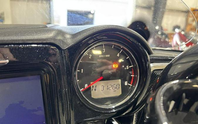 2020 Indian Motorcycle® Roadmaster® Elite Thunder Black Vivid Crystal Over Gunmetal Flake