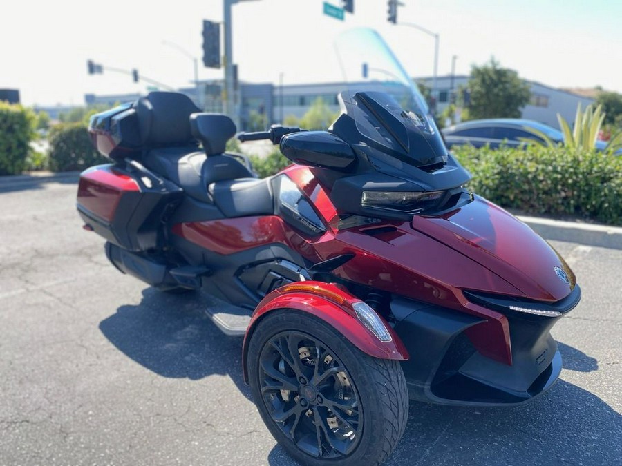 2022 Can-Am® Spyder RT Limited Dark Wheels