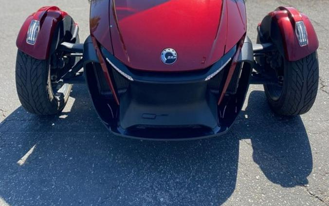 2022 Can-Am® Spyder RT Limited Dark Wheels