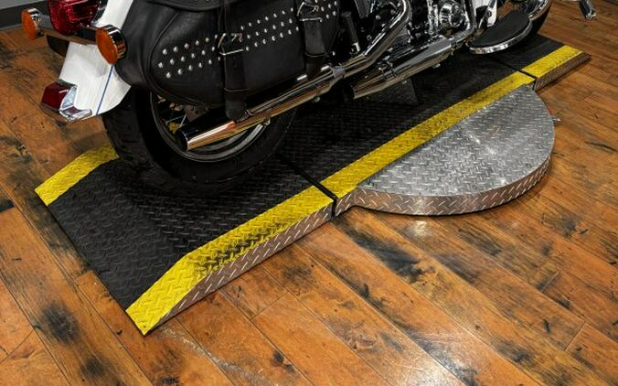 2012 Heritage Softail Classic WHITE HOT PEARL W/ PINSTRIPE