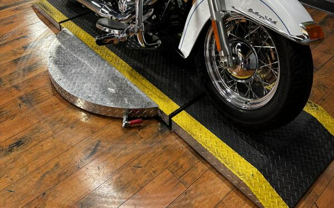 2012 Heritage Softail Classic WHITE HOT PEARL W/ PINSTRIPE