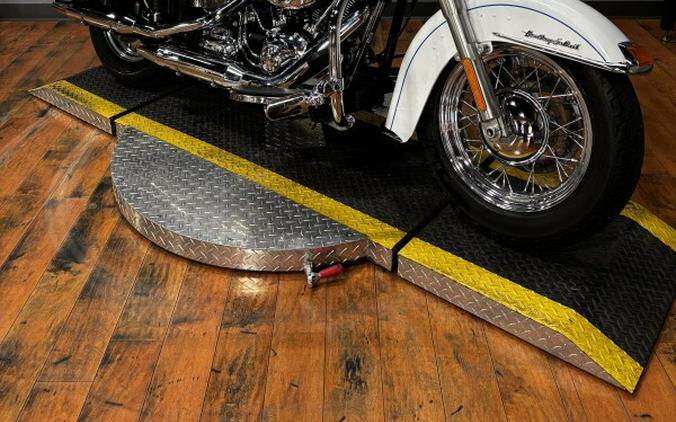 2012 Heritage Softail Classic WHITE HOT PEARL W/ PINSTRIPE