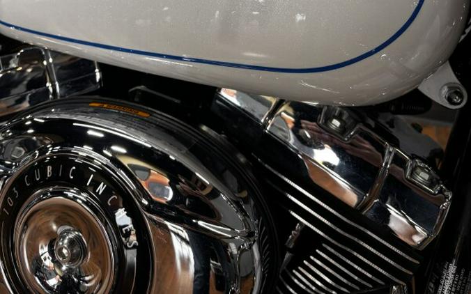 2012 Heritage Softail Classic WHITE HOT PEARL W/ PINSTRIPE