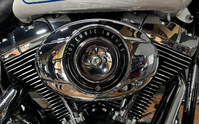 2012 Heritage Softail Classic WHITE HOT PEARL W/ PINSTRIPE