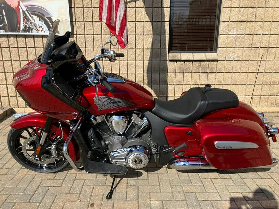 2024 Indian Motorcycle® Challenger® Limited Sunset Red Metallic