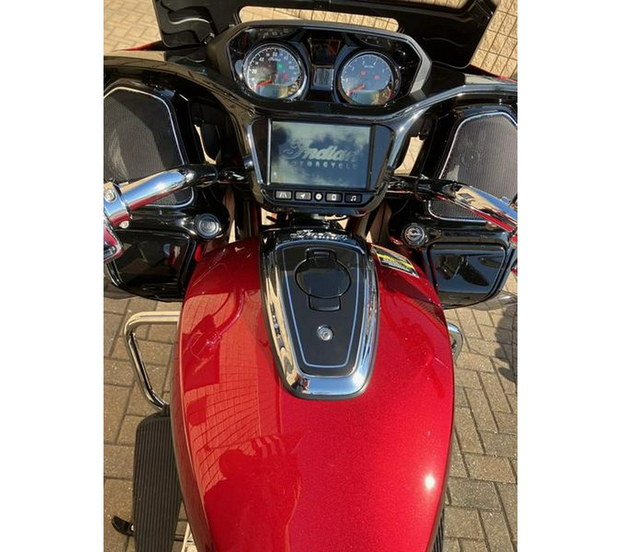 2024 Indian Motorcycle® Challenger® Limited Sunset Red Metallic