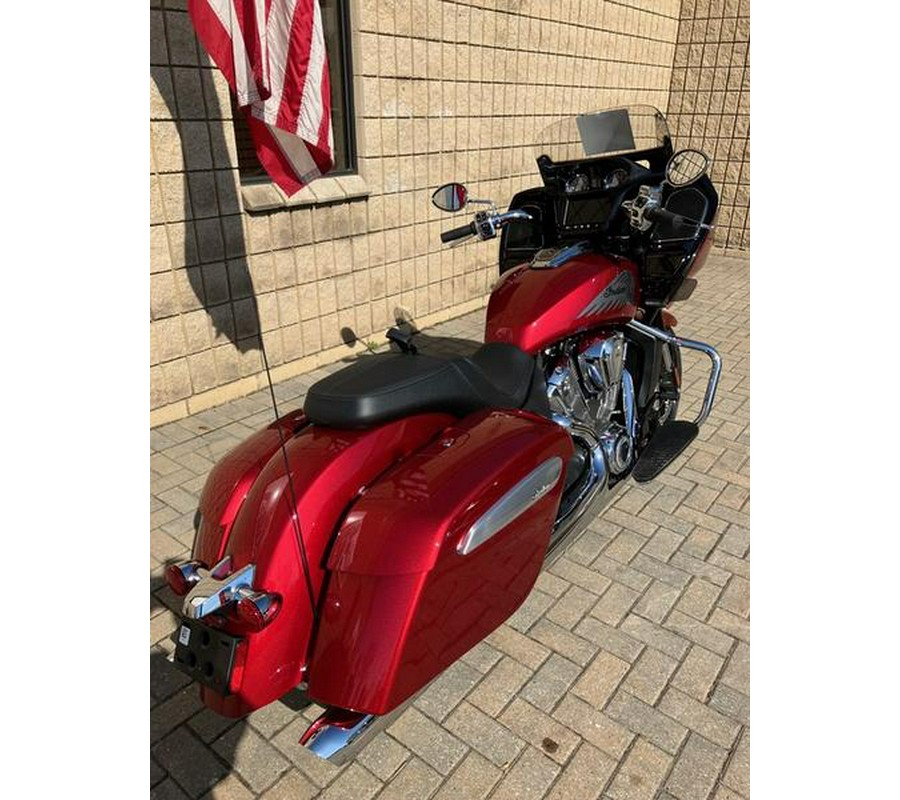 2024 Indian Motorcycle® Challenger® Limited Sunset Red Metallic