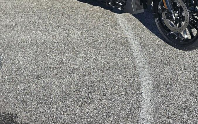 2024 Harley-Davidson® Freewheeler™ VIVID BLACK/BLK TRIM