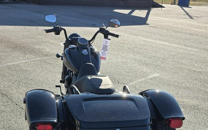 2024 Harley-Davidson® Freewheeler™ VIVID BLACK/BLK TRIM