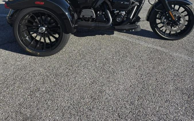 2024 Harley-Davidson® Freewheeler™ VIVID BLACK/BLK TRIM