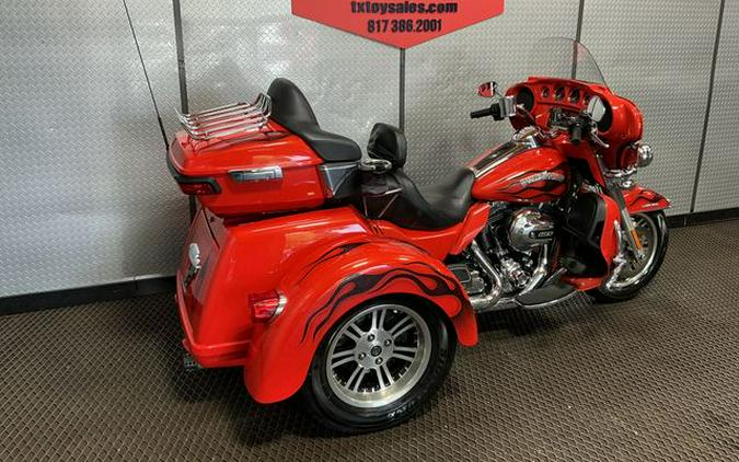 2015 Harley-Davidson Tri Glide Ultra Classic FLHTCUTG