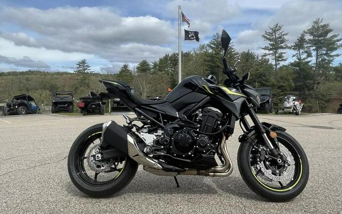 2024 Kawasaki Z900 ABS Metallic Spark Black/Metallic Matte Dark Gray