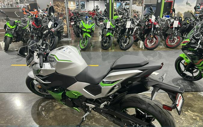 2024 Kawasaki Z7 HYBRID ABS