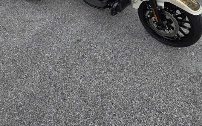 2023 Harley-Davidson® Freewheeler® WHITE SAND PRL