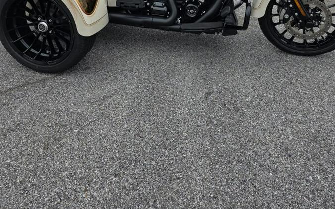 2023 Harley-Davidson® Freewheeler® WHITE SAND PRL